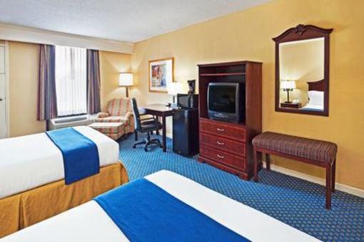 фото отеля Holiday Inn Express Hickory - Hickory Mart