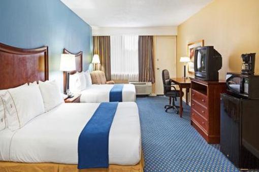 фото отеля Holiday Inn Express Hickory - Hickory Mart