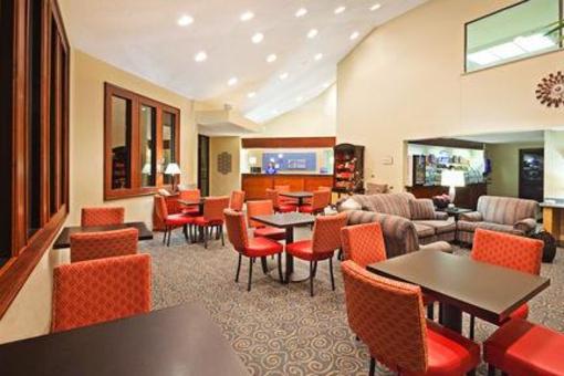фото отеля Holiday Inn Express Hickory - Hickory Mart
