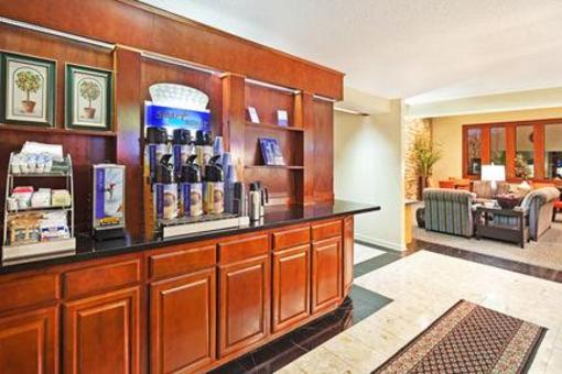 фото отеля Holiday Inn Express Hickory - Hickory Mart