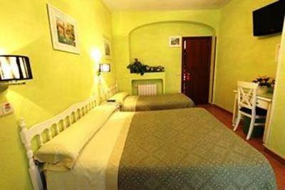фото отеля Hostel Los Alpes Madrid