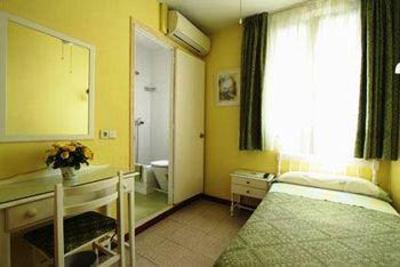 фото отеля Hostel Los Alpes Madrid