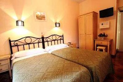 фото отеля Hostel Los Alpes Madrid