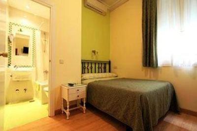 фото отеля Hostel Los Alpes Madrid