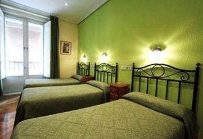 фото отеля Hostel Los Alpes Madrid