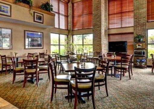 фото отеля Comfort Inn Okemos