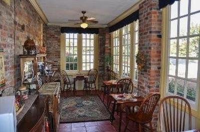 фото отеля Cedars of Williamsburg Bed & Breakfast