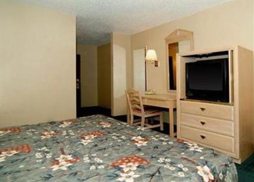 фото отеля Quality Inn Midtown Tampa