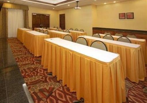 фото отеля Quality Inn Midtown Tampa