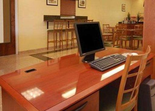 фото отеля Quality Inn Midtown Tampa