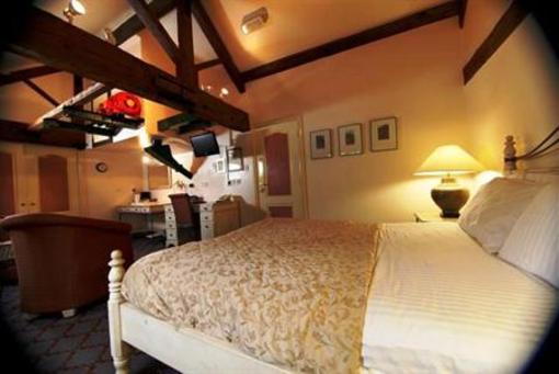 фото отеля Donington Park Farmhouse Hotel