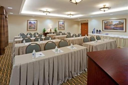 фото отеля Holiday Inn Express Hotel & Suites Waxahachie