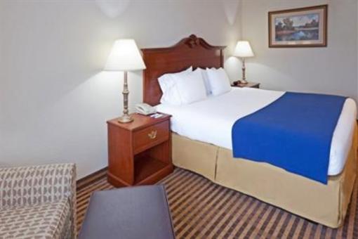 фото отеля Holiday Inn Express Hotel & Suites Waxahachie