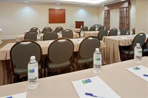 фото отеля Holiday Inn Express Hotel & Suites Waxahachie
