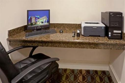 фото отеля Holiday Inn Express Hotel & Suites Waxahachie