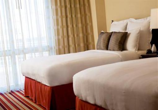 фото отеля Renaissance Charlotte Suites