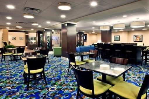 фото отеля Holiday Inn Express & Suites Atlanta Airport West - Camp Creek