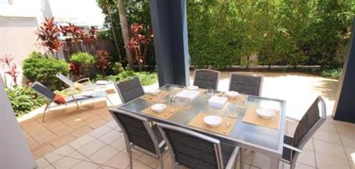 фото отеля Coolum Seaside Apartments