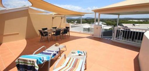 фото отеля Coolum Seaside Apartments