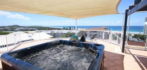 фото отеля Coolum Seaside Apartments