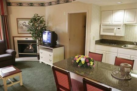 фото отеля Hampton Inn & Suites Newport News (Oyster Point)