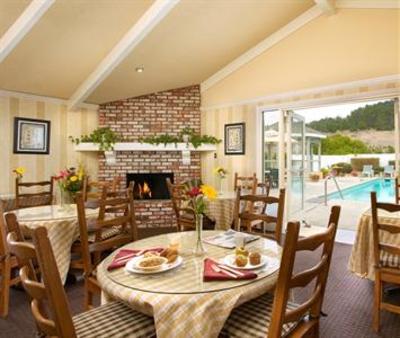 фото отеля BEST WESTERN PLUS Fireside Inn on Moonstone Beach