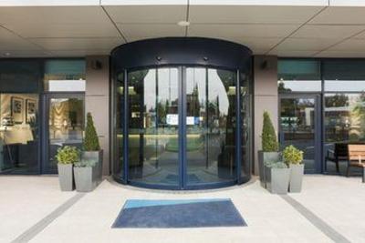 фото отеля Holiday Inn Express London-Heathrow T5