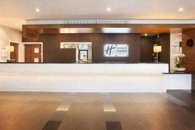 фото отеля Holiday Inn Express London-Heathrow T5