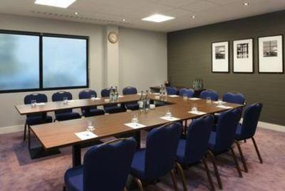 фото отеля Holiday Inn Express London-Heathrow T5