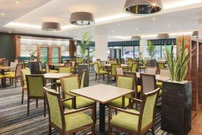 фото отеля Holiday Inn Express London-Heathrow T5
