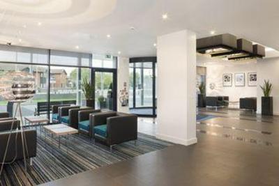 фото отеля Holiday Inn Express London-Heathrow T5
