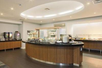 фото отеля Holiday Inn Express London-Heathrow T5