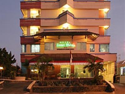 фото отеля Losari Metro Hotel Makassar