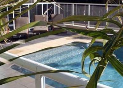 фото отеля Quality Suites Pioneer Sands