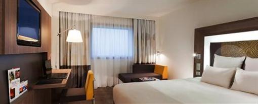 фото отеля Novotel Fontainebleau Ury