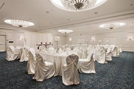 фото отеля Hilton Toronto Airport & Suites