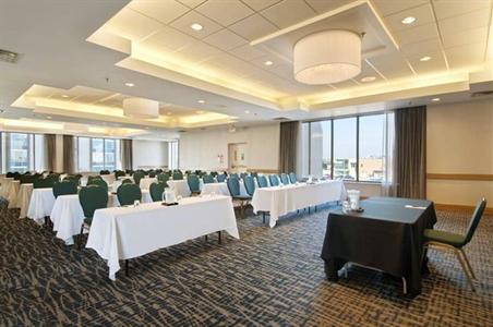 фото отеля Hilton Toronto Airport & Suites