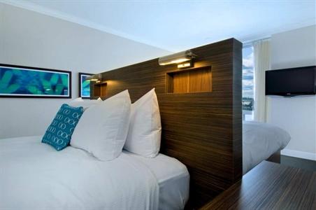 фото отеля Hilton Toronto Airport & Suites