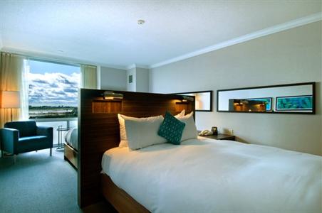 фото отеля Hilton Toronto Airport & Suites