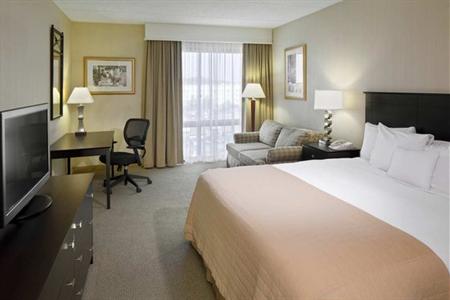 фото отеля Doubletree Hotel Bradley International Airport