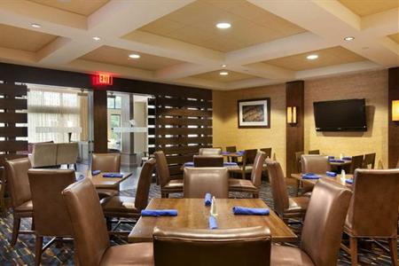 фото отеля Doubletree Hotel Bradley International Airport