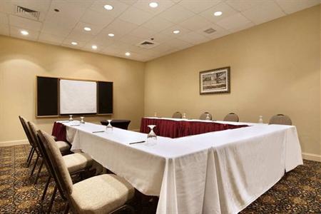 фото отеля Doubletree Hotel Bradley International Airport