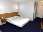 фото отеля Travelodge Lolworth