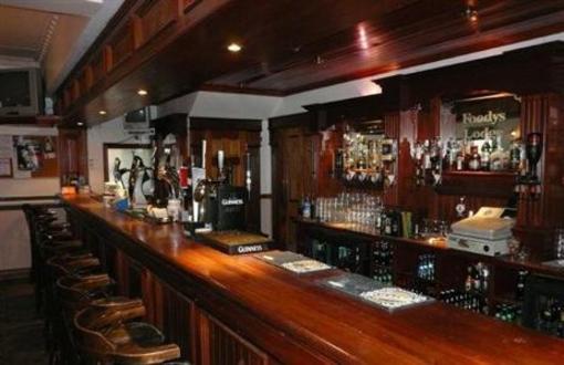 фото отеля Foody’s Lodge Quigley's Point
