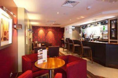 фото отеля Premier Inn Sunbury (Kempton Park)