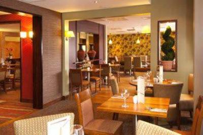 фото отеля Premier Inn Sunbury (Kempton Park)