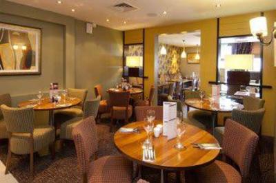 фото отеля Premier Inn Sunbury (Kempton Park)