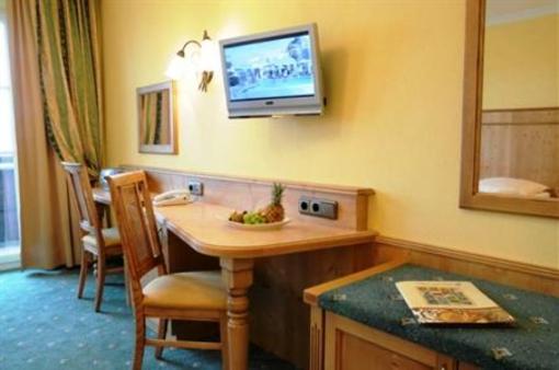 фото отеля Hotel Zur Post Rohrdorf (Bavaria)