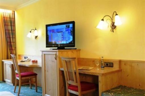 фото отеля Hotel Zur Post Rohrdorf (Bavaria)