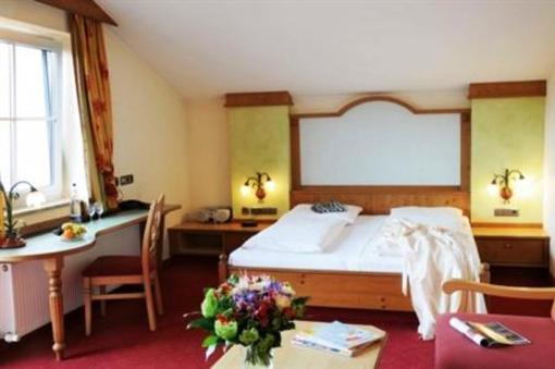 фото отеля Hotel Zur Post Rohrdorf (Bavaria)